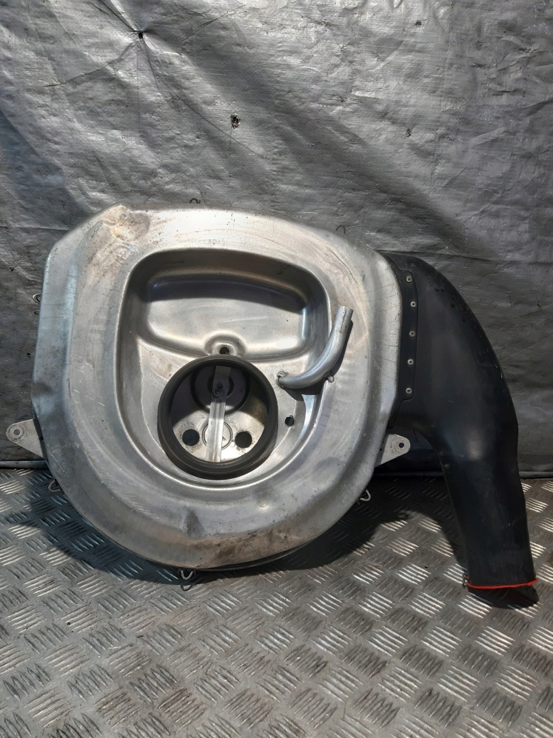 Gehäuse filter luft MERCEDES W126 420 SE 0010947804