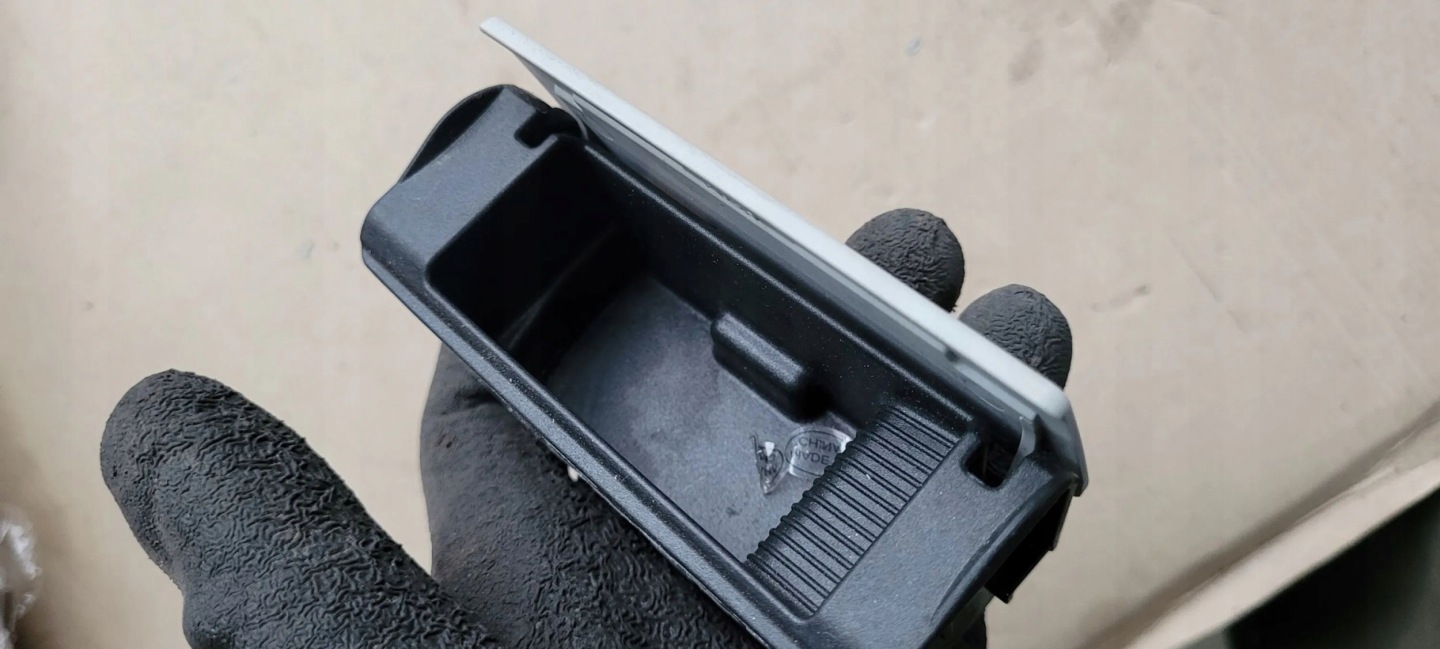 S7 4G A7 ashtray right right rear part JASNA PODSWIETLANA
