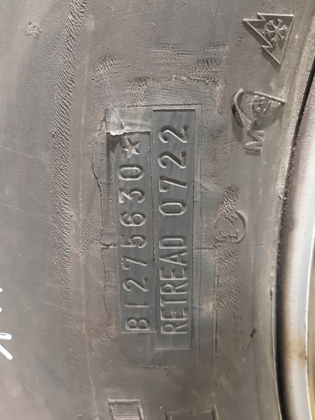wheels discs tyres 4x RETREAD PIRELLI MC:01 275/70 R22.5