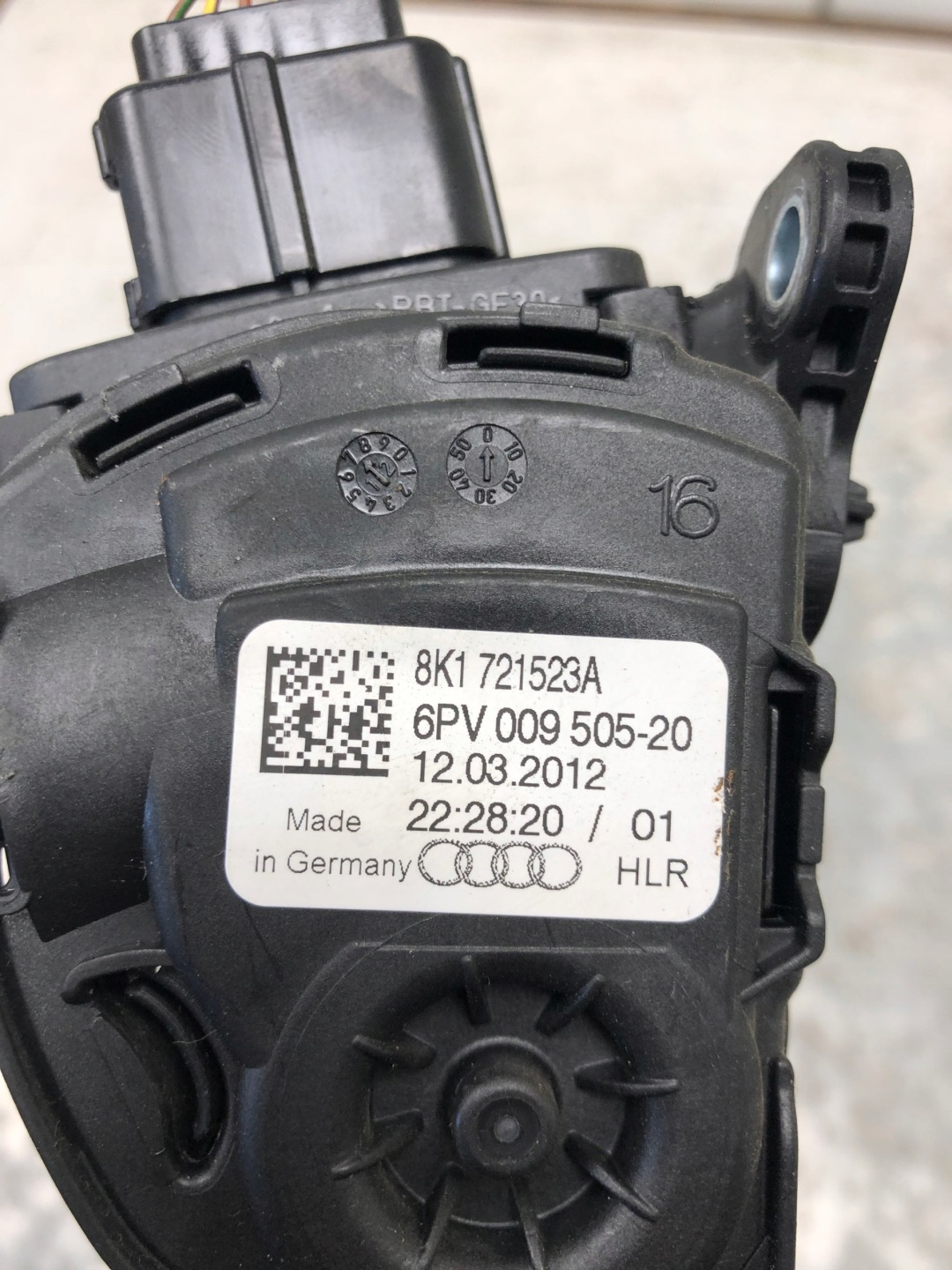 accelerator pedal potentiometer AUDI A4 B8 LIFT 8K1721523A