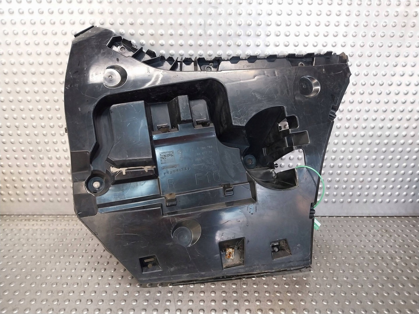 bumper bracket right rear part 7184768 BMW F10