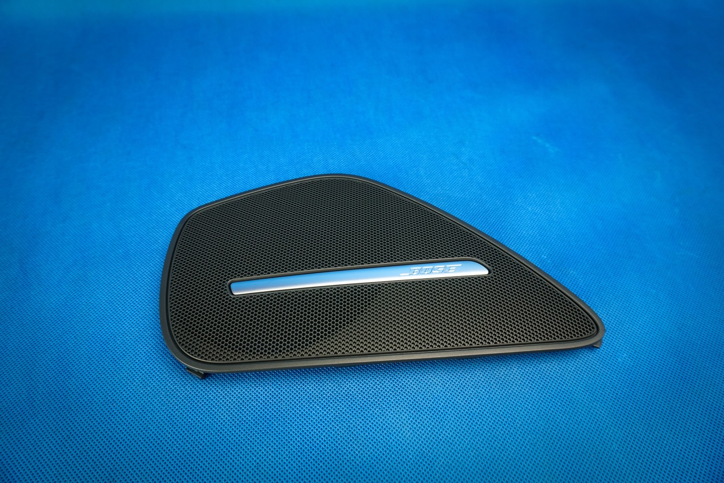 cap grid of the speaker door A8 4H 4H0868452A Bose