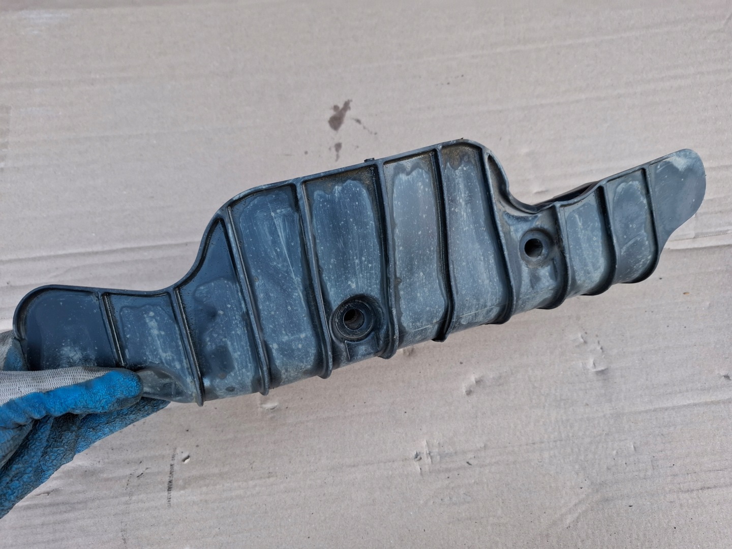 Blende Abdeckung des Querlenkers links heck AUDI A6 C8 4K0 4K9 4K0505415B