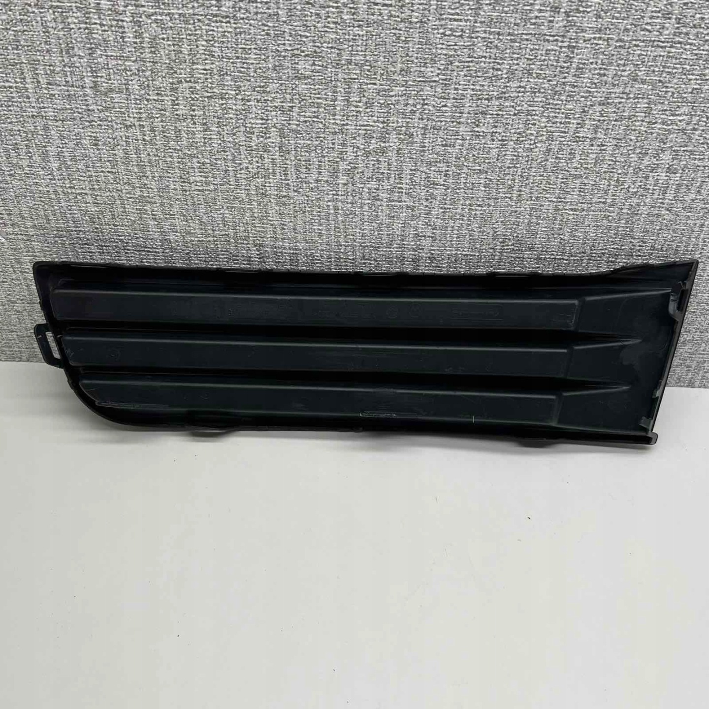 VW TOURAN grid of a bumper front left 5TA853665