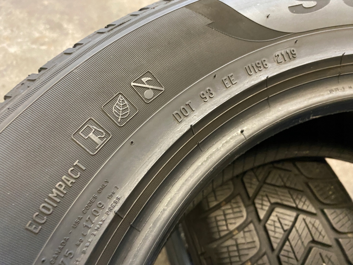 2 tyres winter 215/65R17 Pirelli Scorpion Winter Seal 7mm