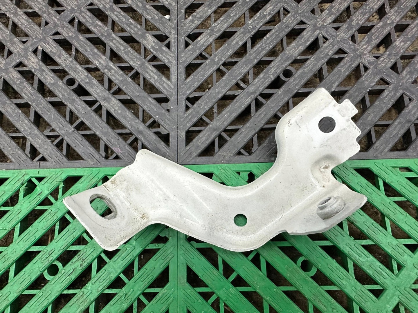 staffa parafango BMW 1 F40 7450382