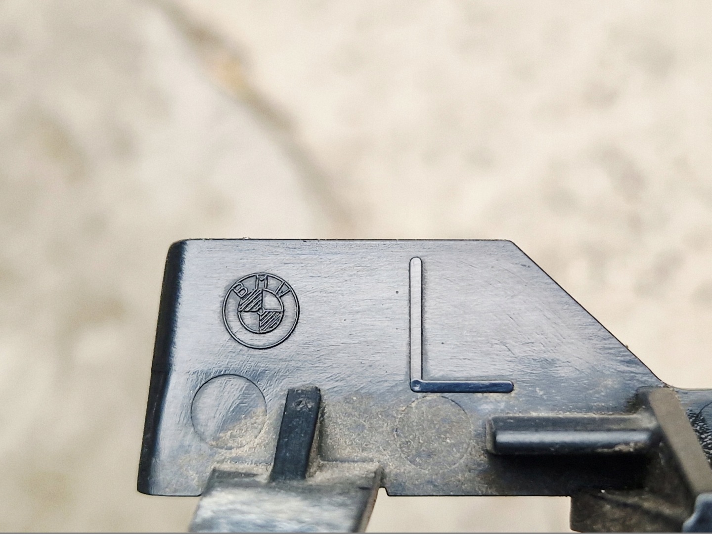 holder mouldings PROGOWEJ left 51777118159 BMW E87