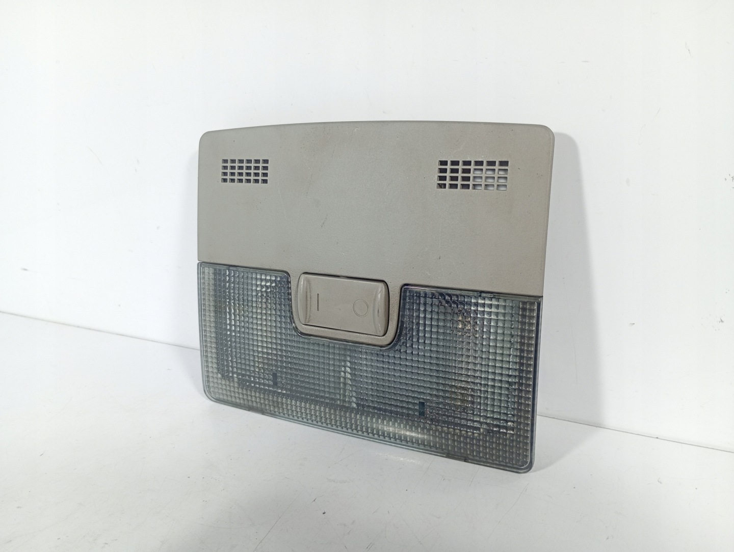 Audi A6 C5 97-04 OSWIETLENIE cabs light inner OE 4B0947105C