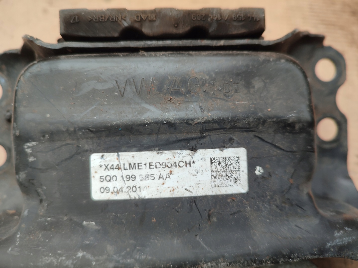 holder engine mount VOLKSWAGEN VW AUDI 5Q0199555AA