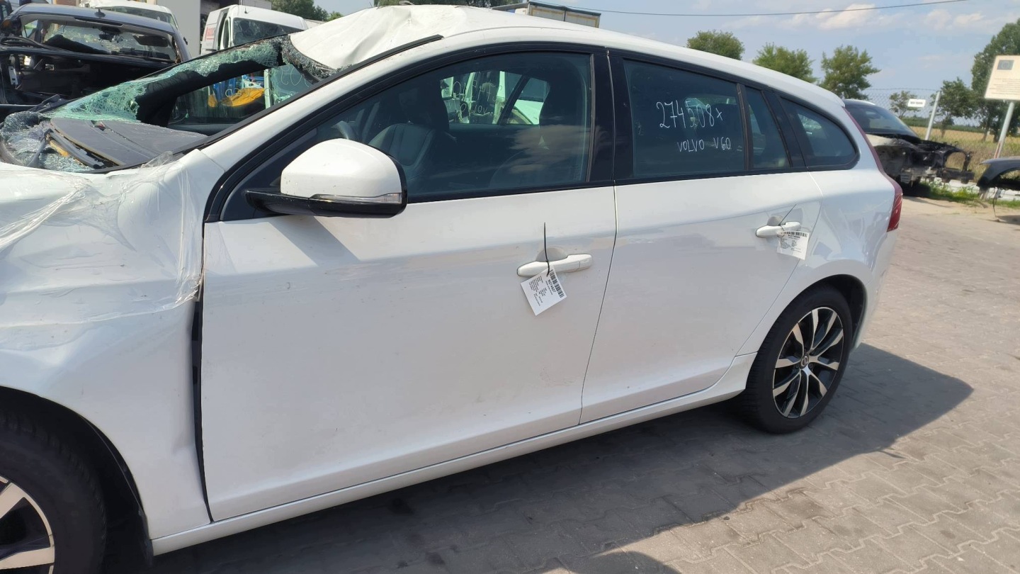 door left front ICE WHITE VOLVO V60 and LIFT