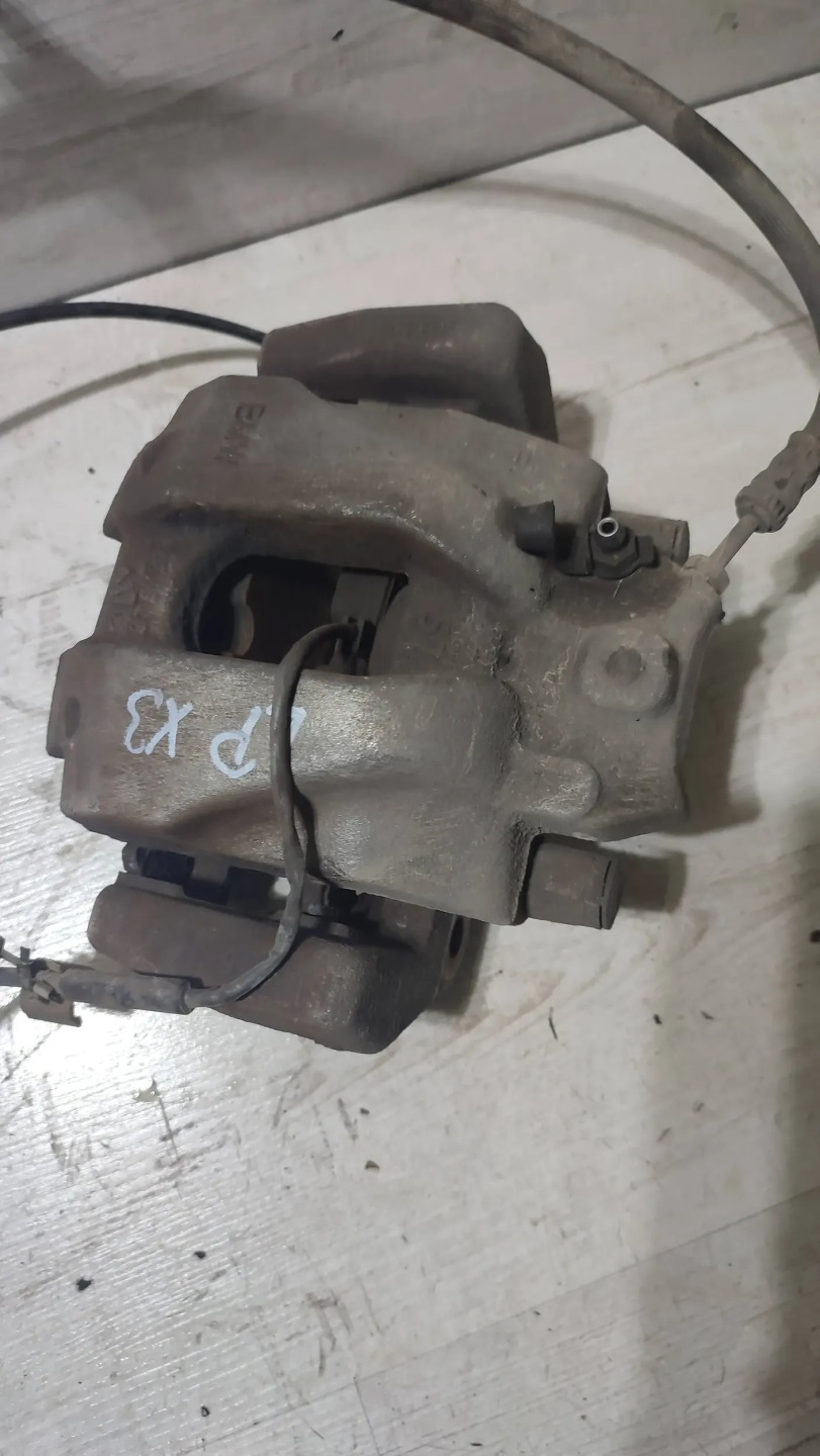BMW X3 F25 15r 2.0d caliper left front