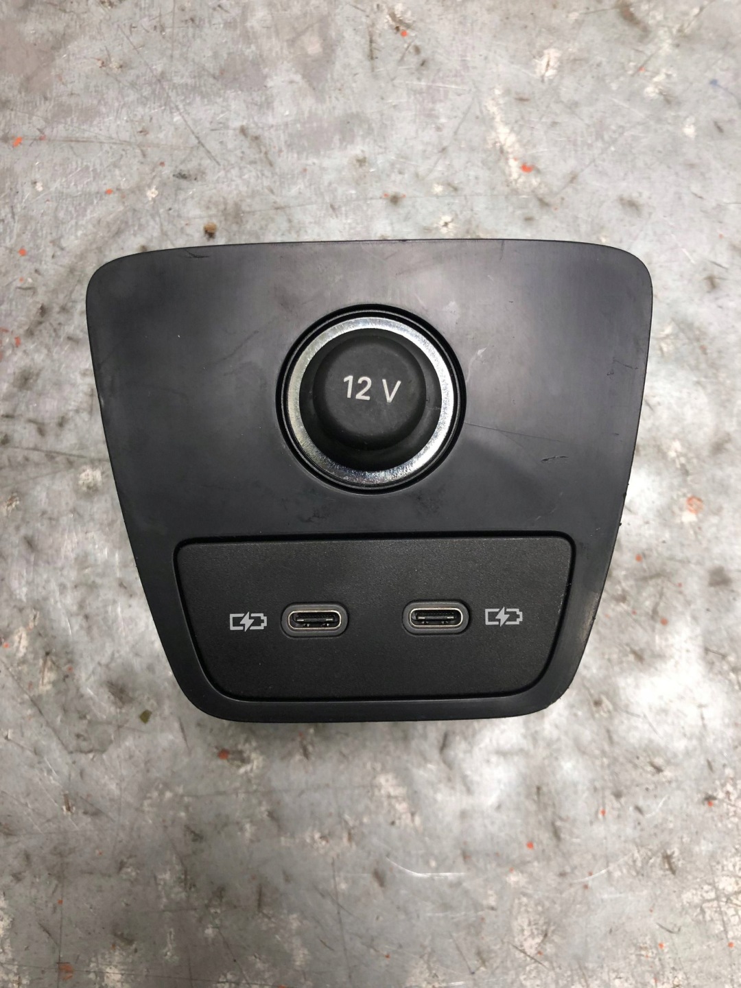 adapter USB-C ZAPALNICZKI AUDI Q4 E-TRON 2G6035954 89A863324A