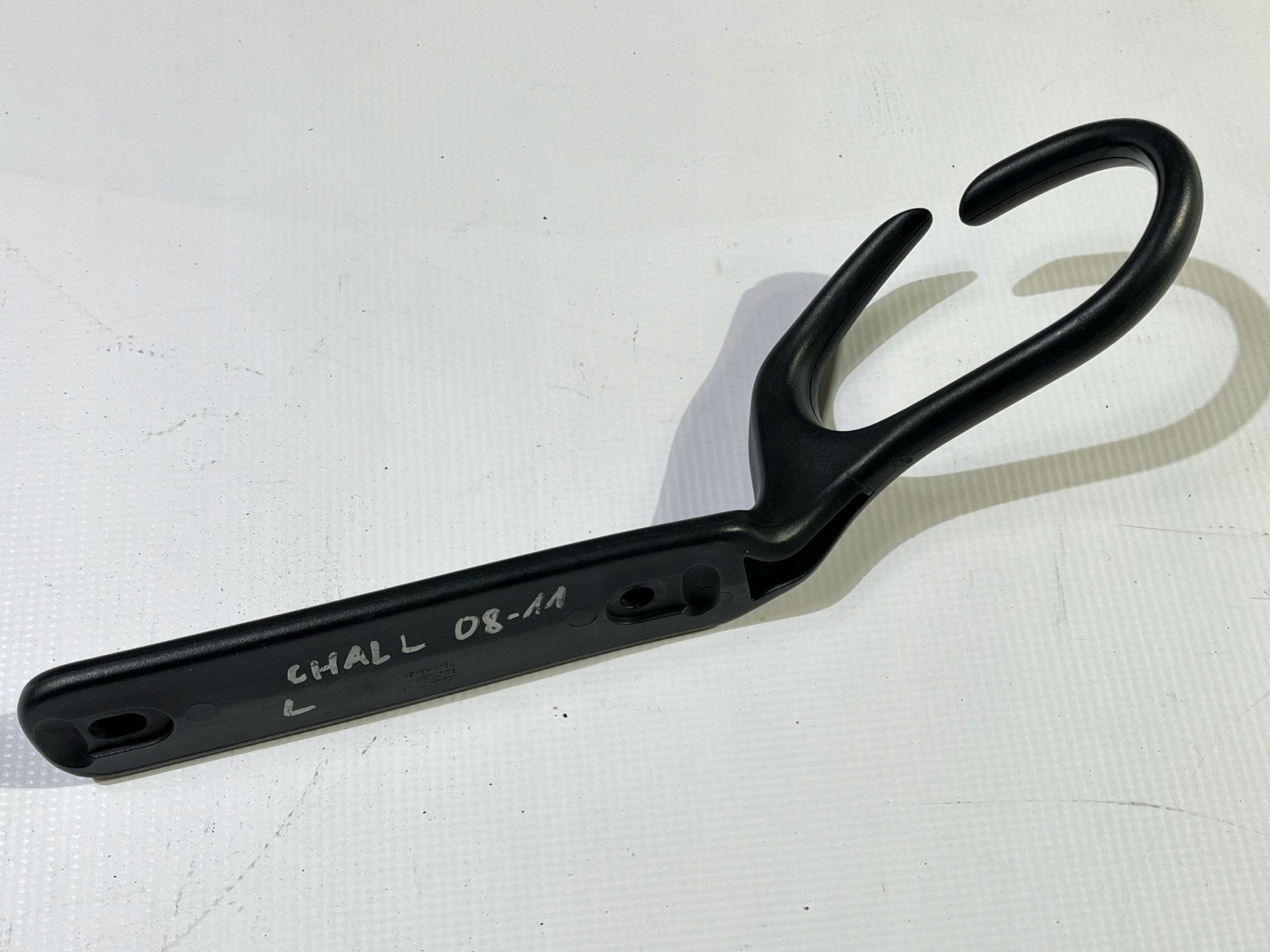 Podajnik supports safety left driver´s Dodge Challenger 2008-2010