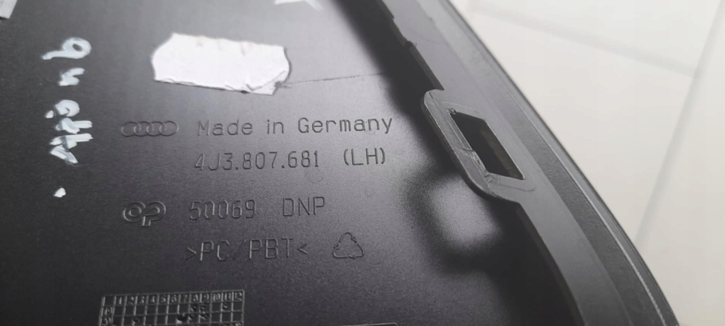 mřížka nárazníku levá AUDI E-TRON GT 4J3807681