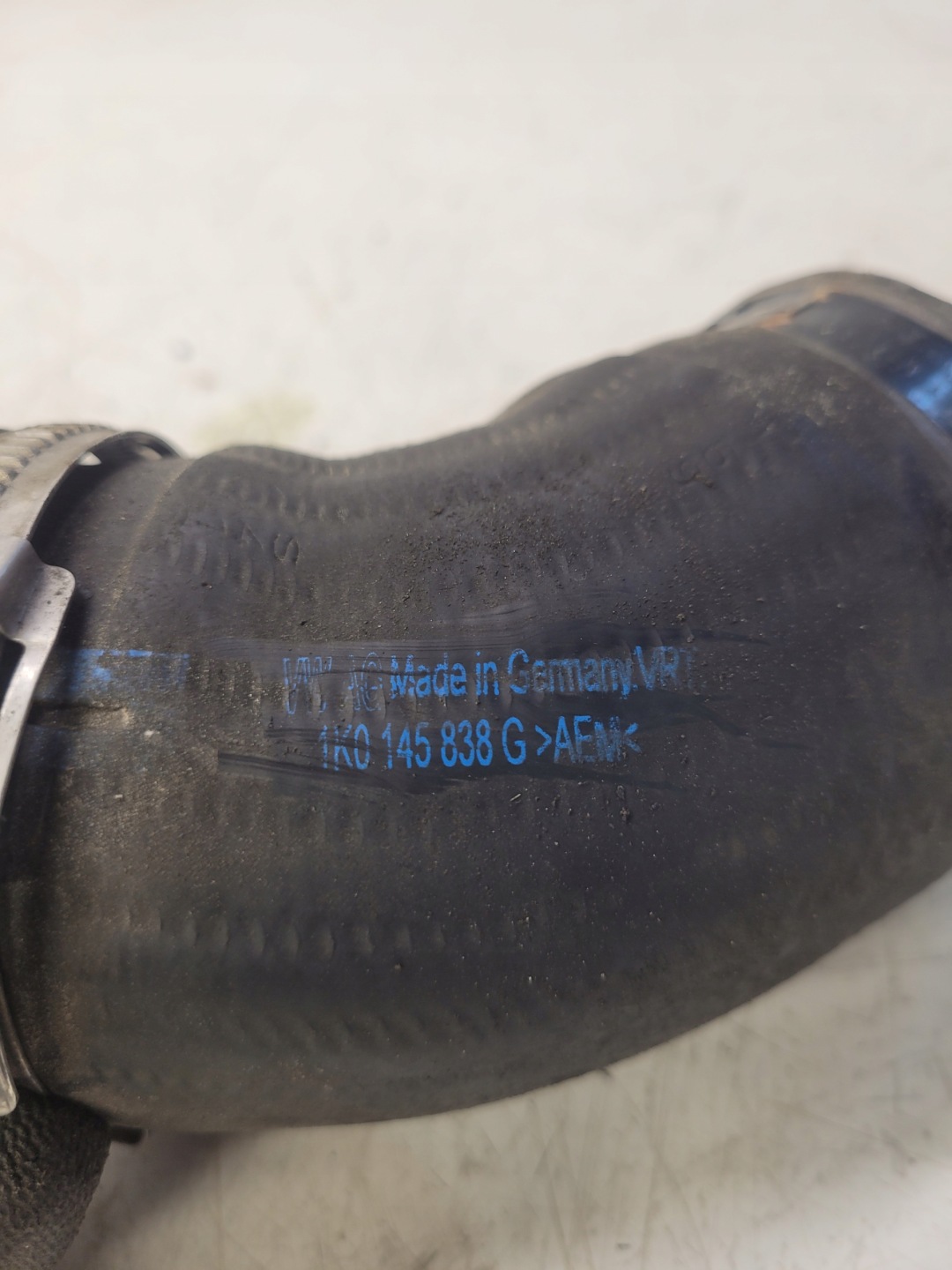 trouba hadice intercoolera AUDI VW SKODA 1K0145838G