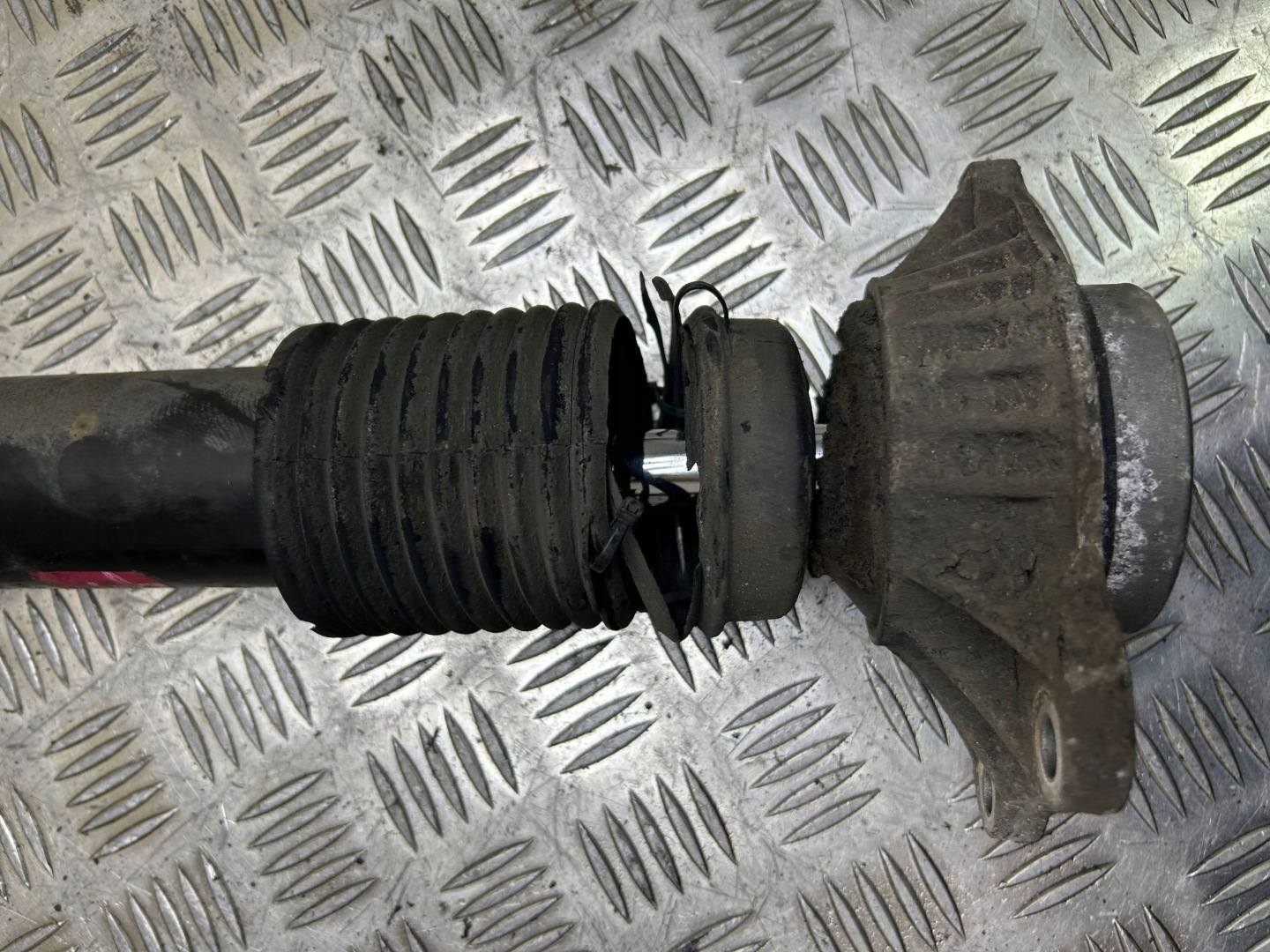 shock absorber rear BMW 5 F11 2011 6781682