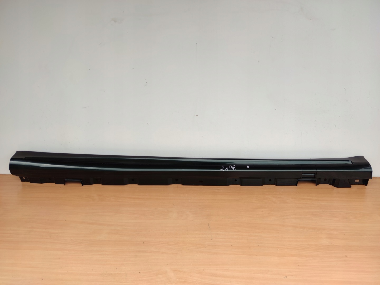 MERCEDES S-KLASA 6.3 AMG LONG right moulding threshold