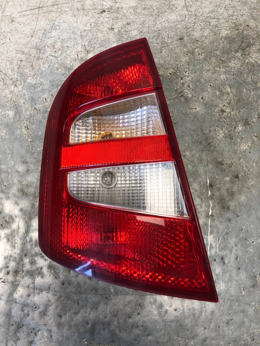 light left rear part SKODA FABIA and HB 5D 6Y6945111B