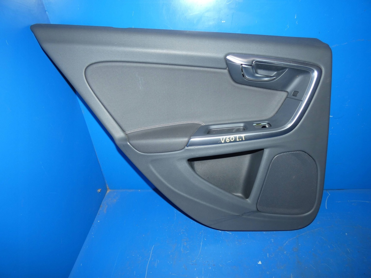 VOLVO V60 side upholstery door left rear part