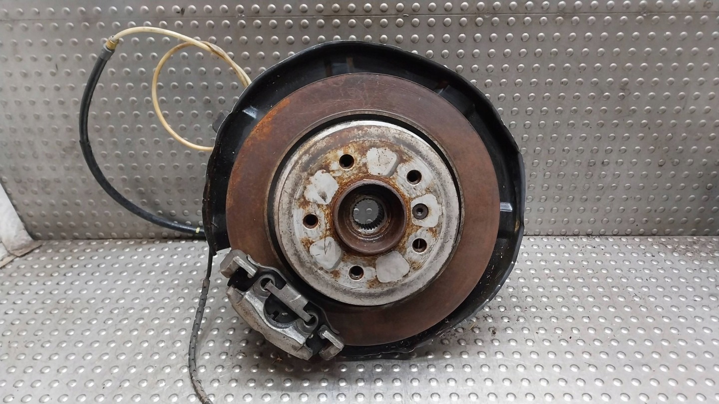 otoč čepu levý záď 6788049 BMW X1 E84