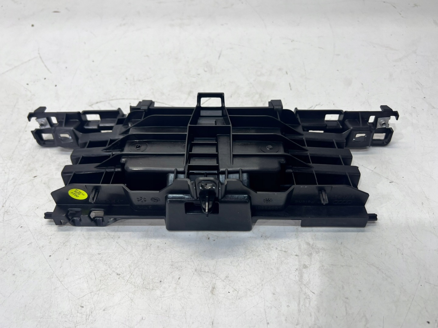 Support plaque WYSWIETLACZA AUDI A4 B9 8W1857735