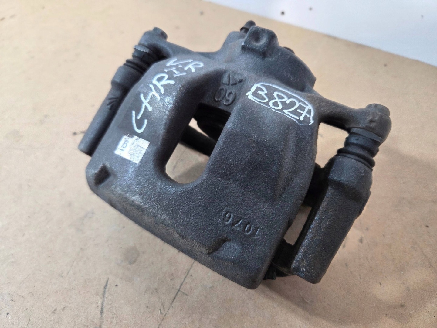 Toyota C-HR and caliper brake front right (B827)