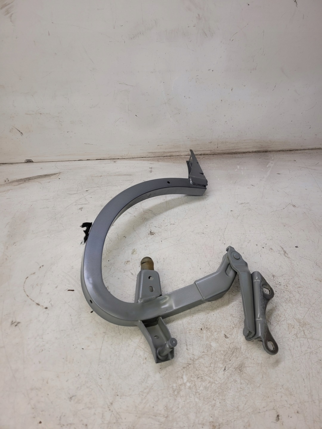 hinge bonnet rear part right AUDI A6 C7 sedan 4G5827302B