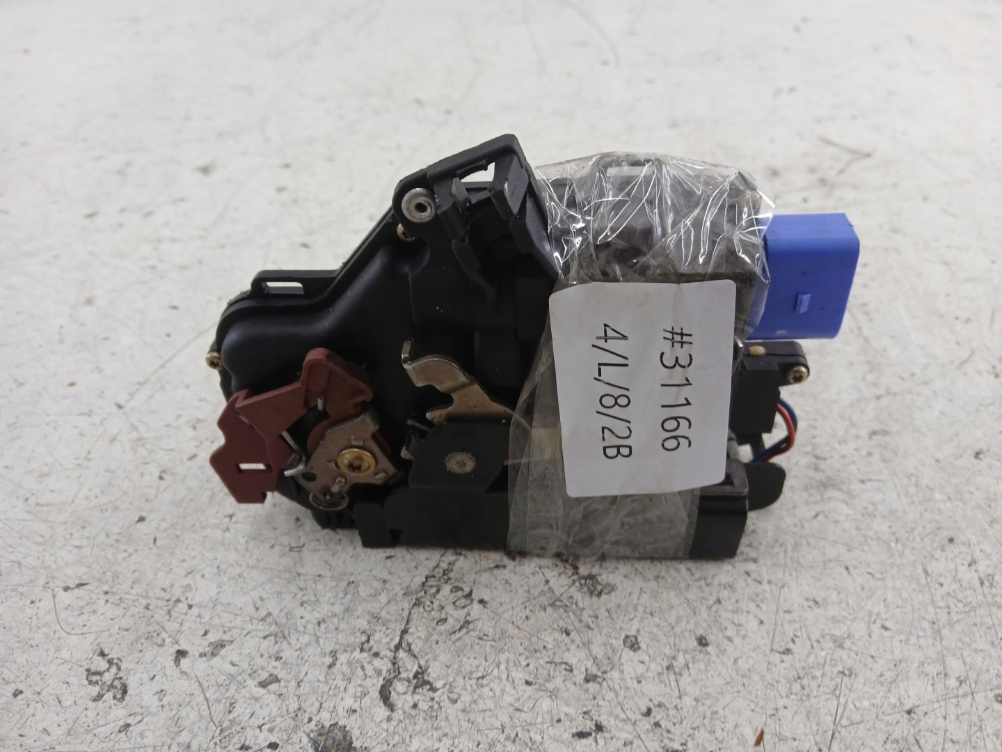 VW TOURAN and lock door left front 3D1837015