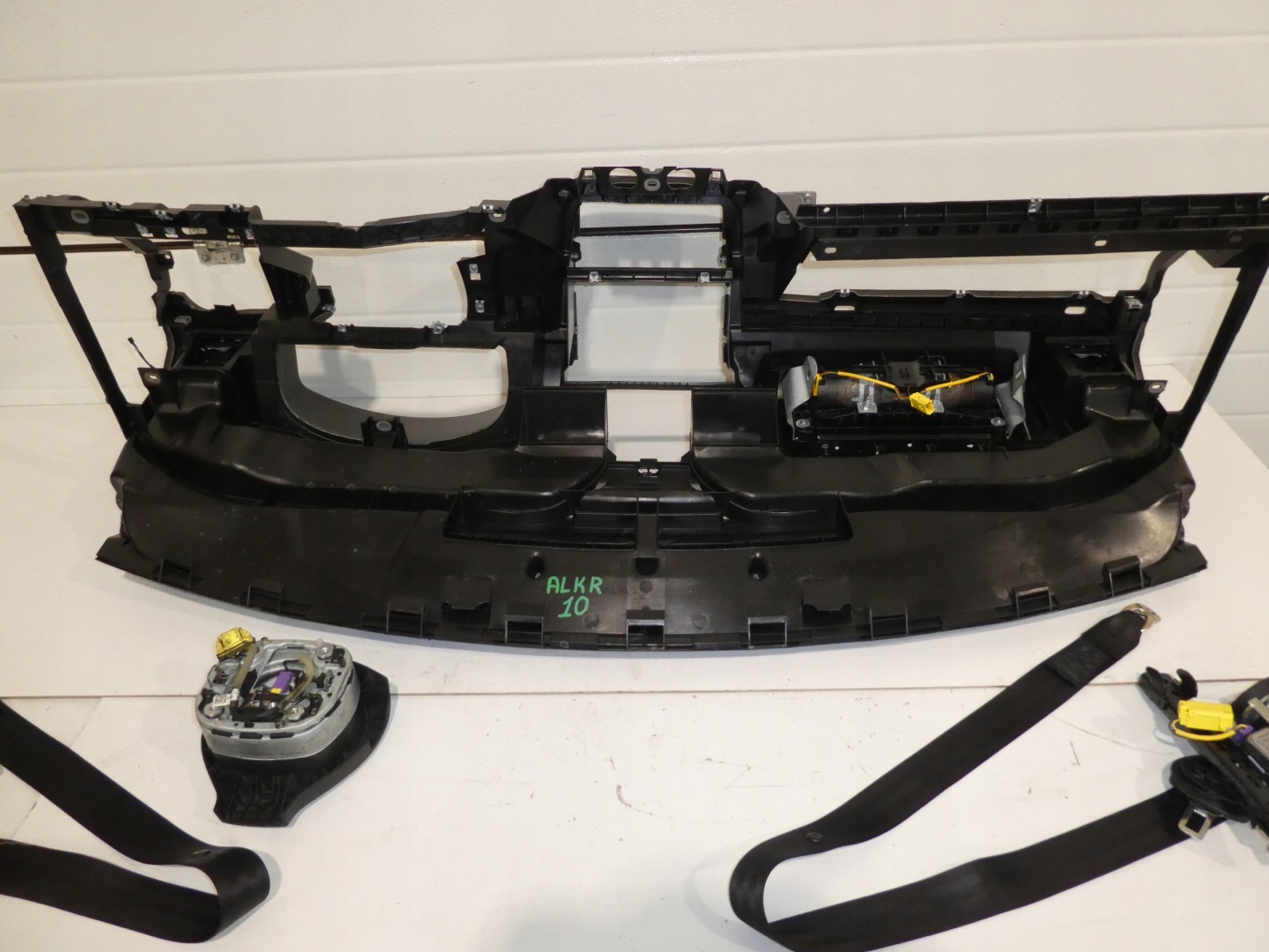 dashboard instrument panel console cockpit VW GOLF V tension belts
