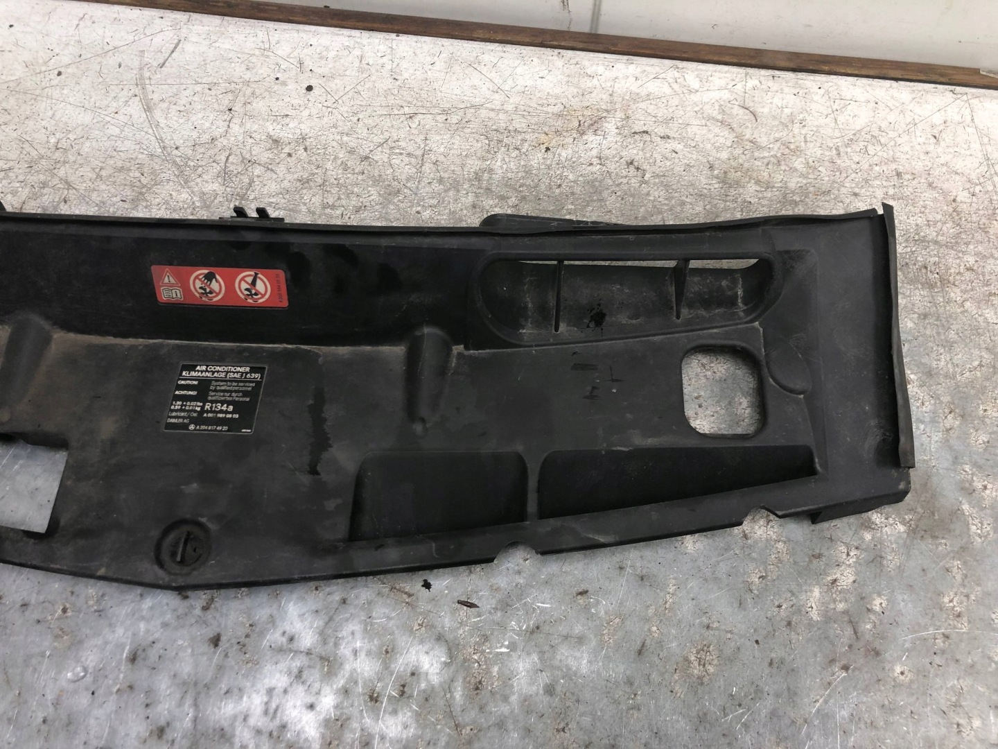 kryt stěny předního MERCEDES W204 A2045000155