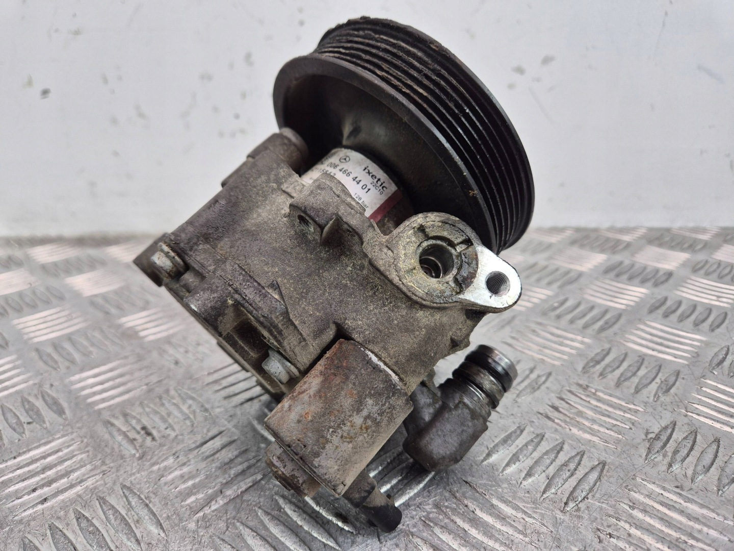 Mercedes S500 W221 servo pump 0064664401