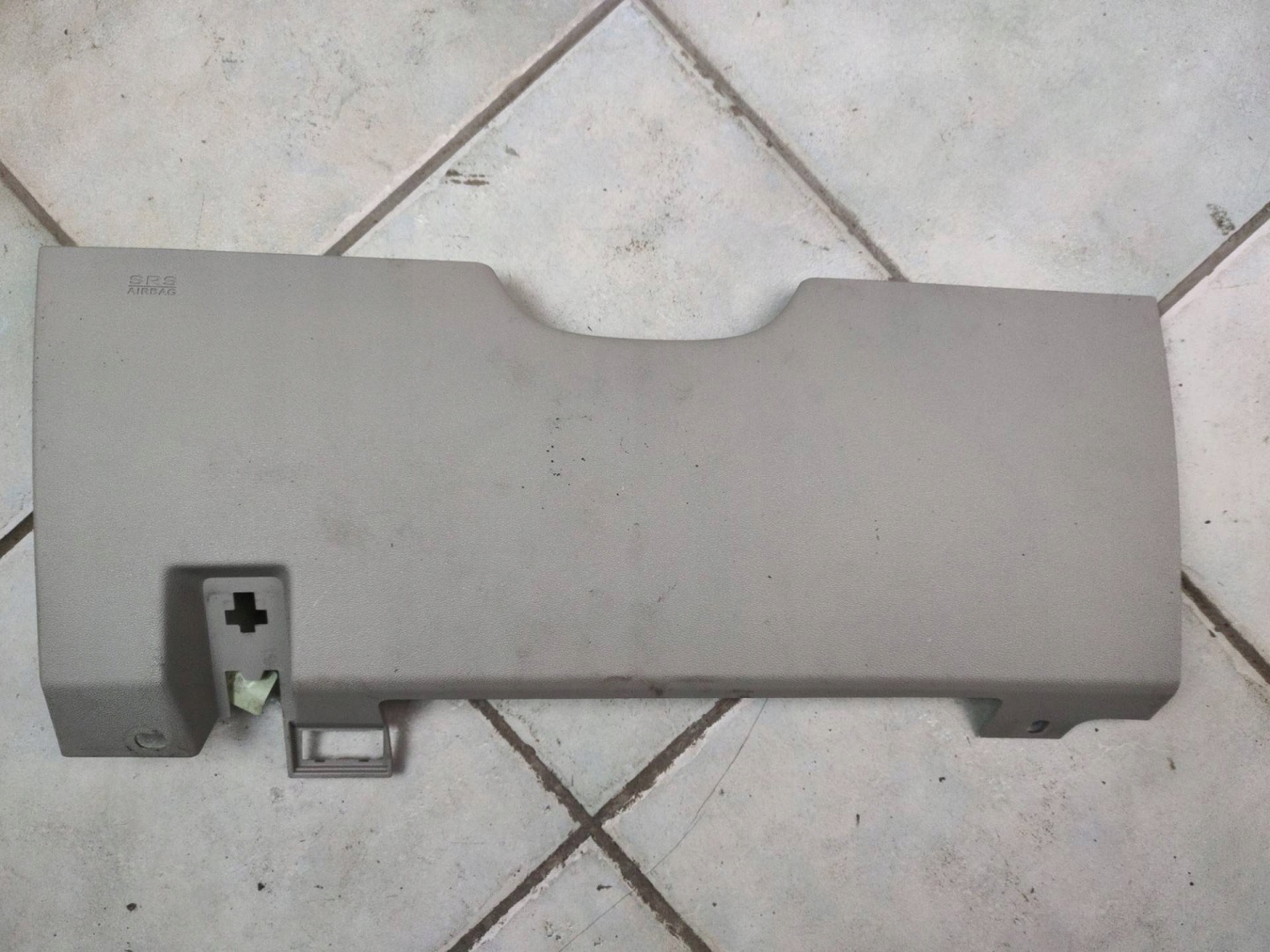 plastic inner Chrysler Town and Country 5 facelift 2011 L0201430