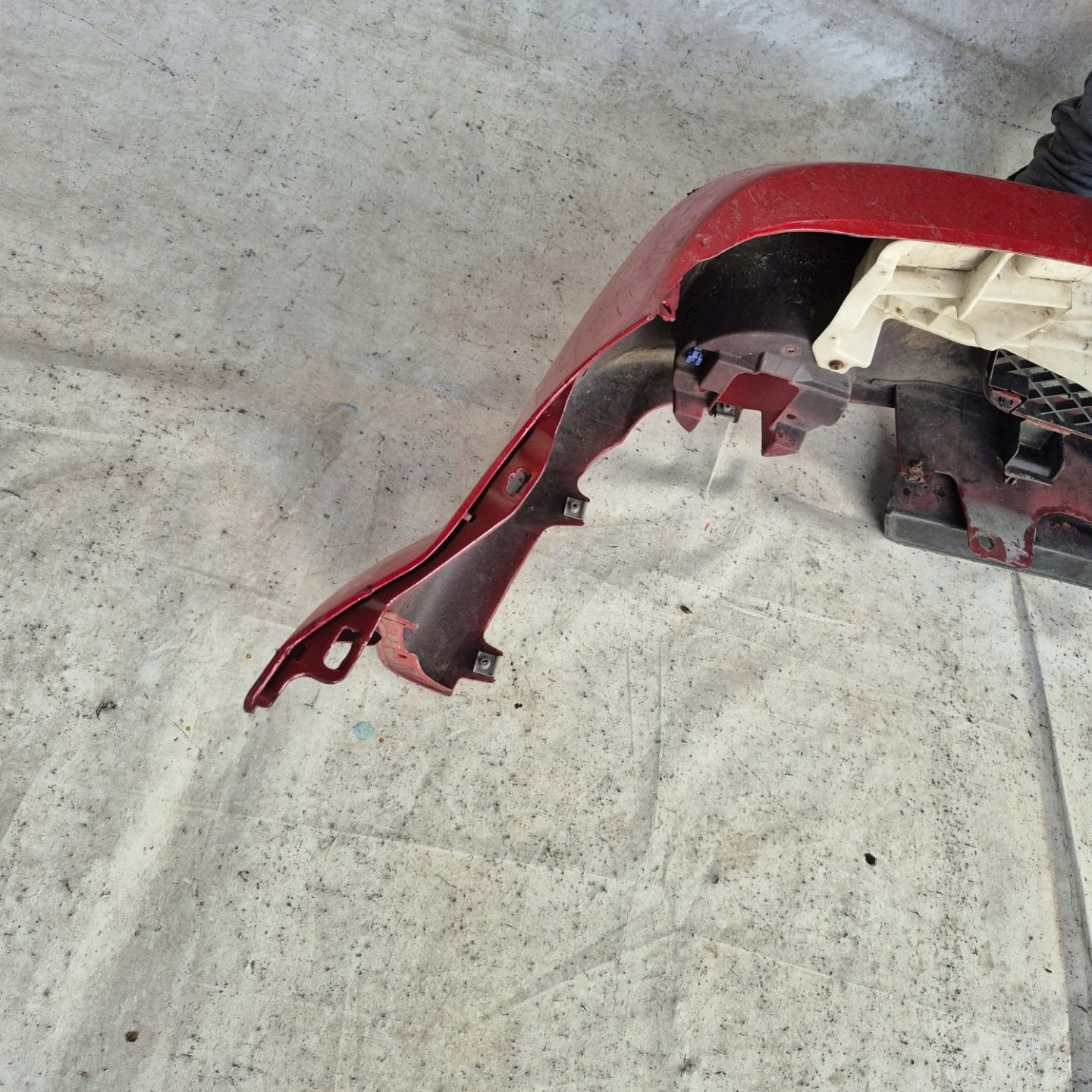 MAZDA 323F LIFT SPORT bumper front front grid B30P-50031