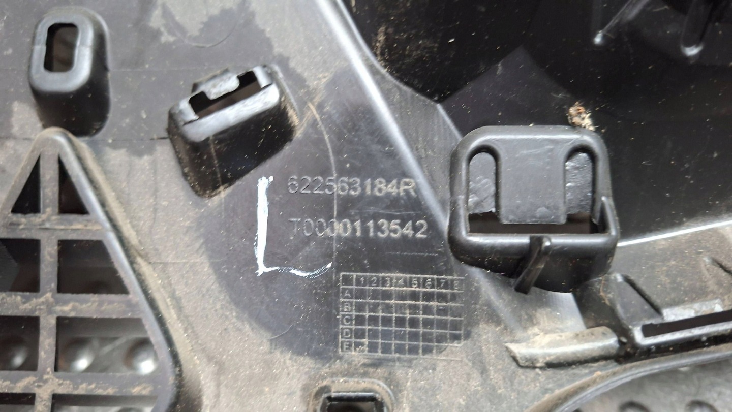 příčka maska nárazníku předek 622563184R RENAULT CLIO IV 2012