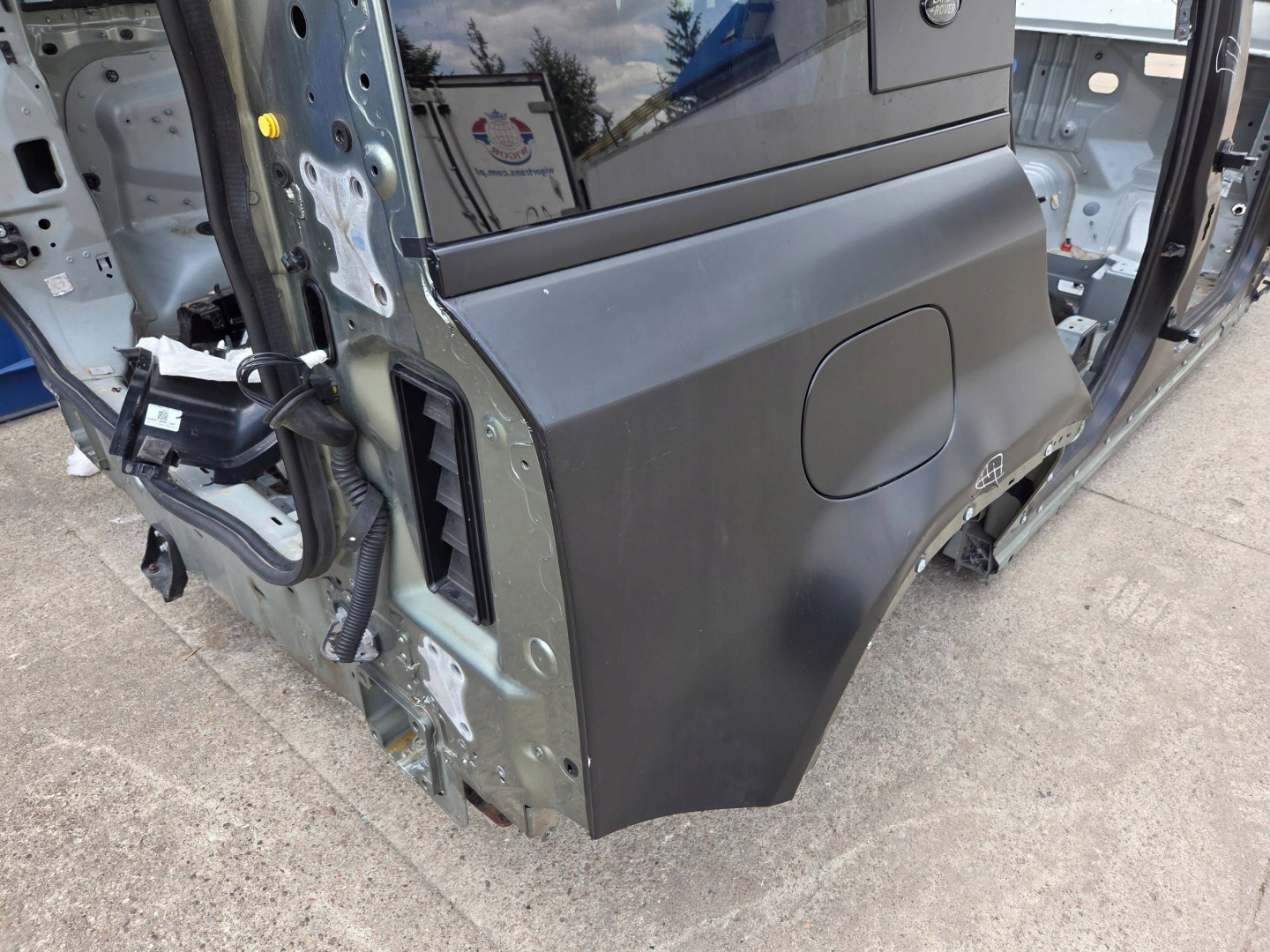 Land Rover Defender L663Cwiartka rear right