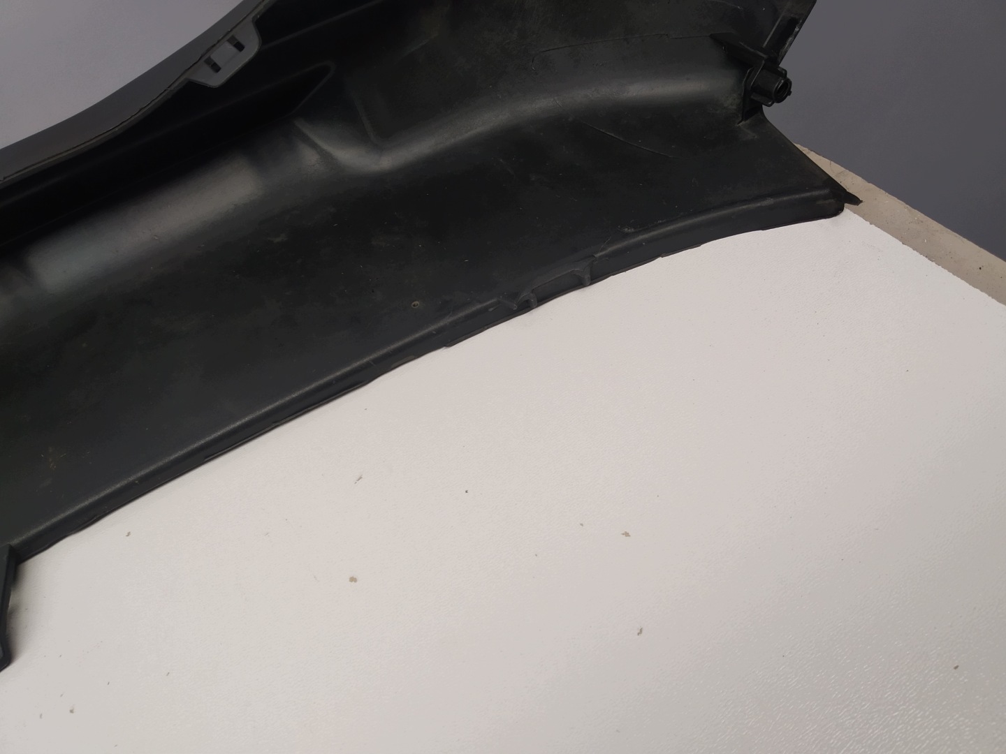 2023r + SsangYong KGM Tivoli frame grid moulding w bumper front original