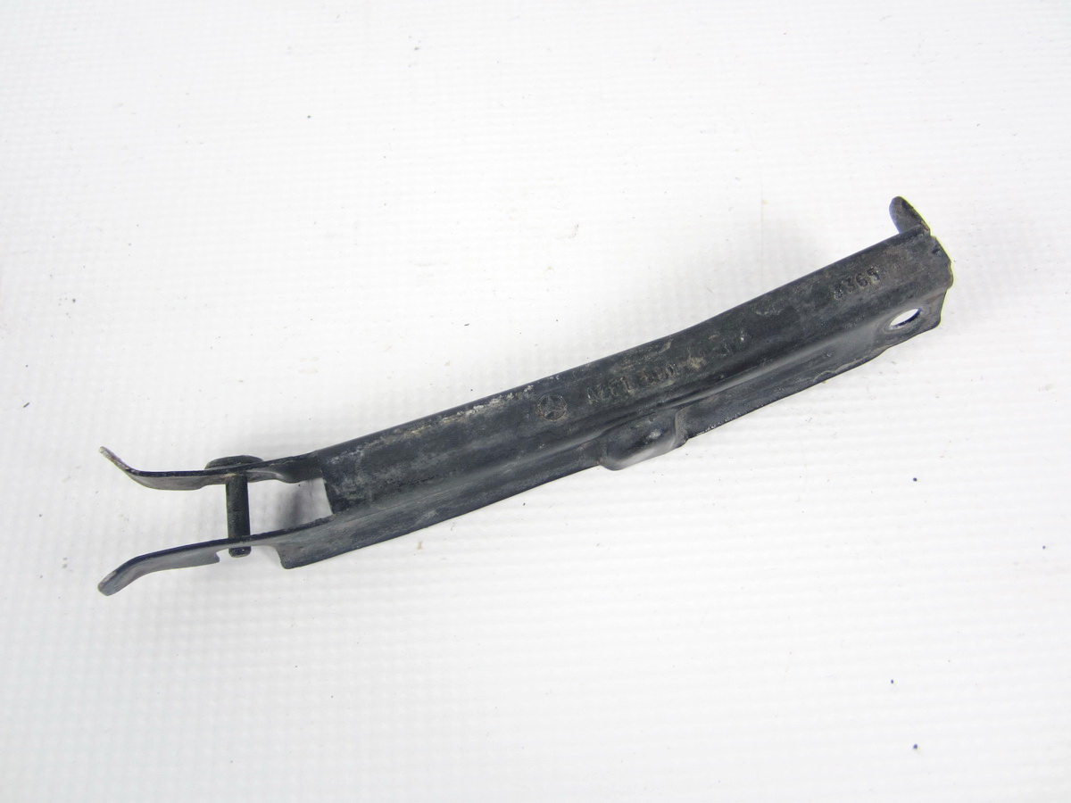 bumper bracket of a fender front right Mercedes W251