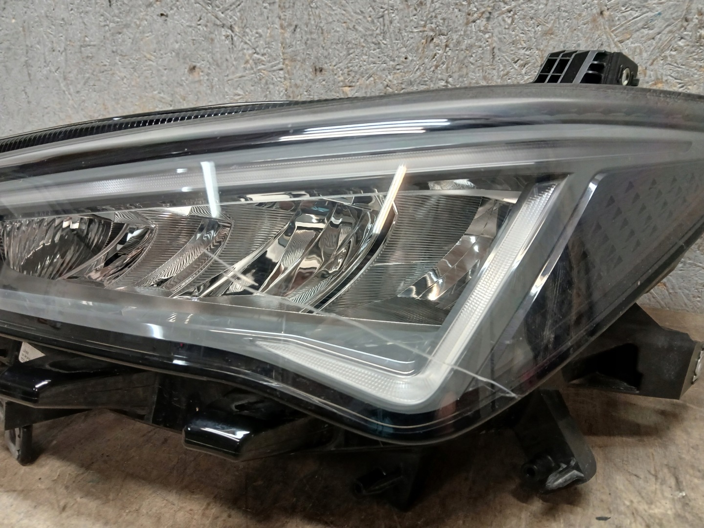 light front left CUPRA BORN 10F FULL LED 10F941007K
