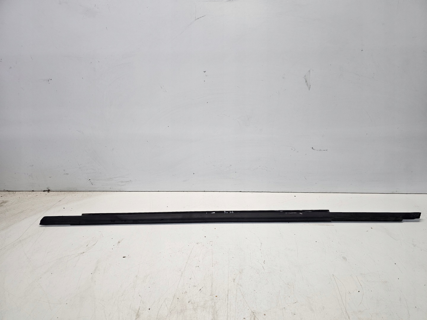 moulding door MAT AUDI A4 B8 left front 8K0837477F