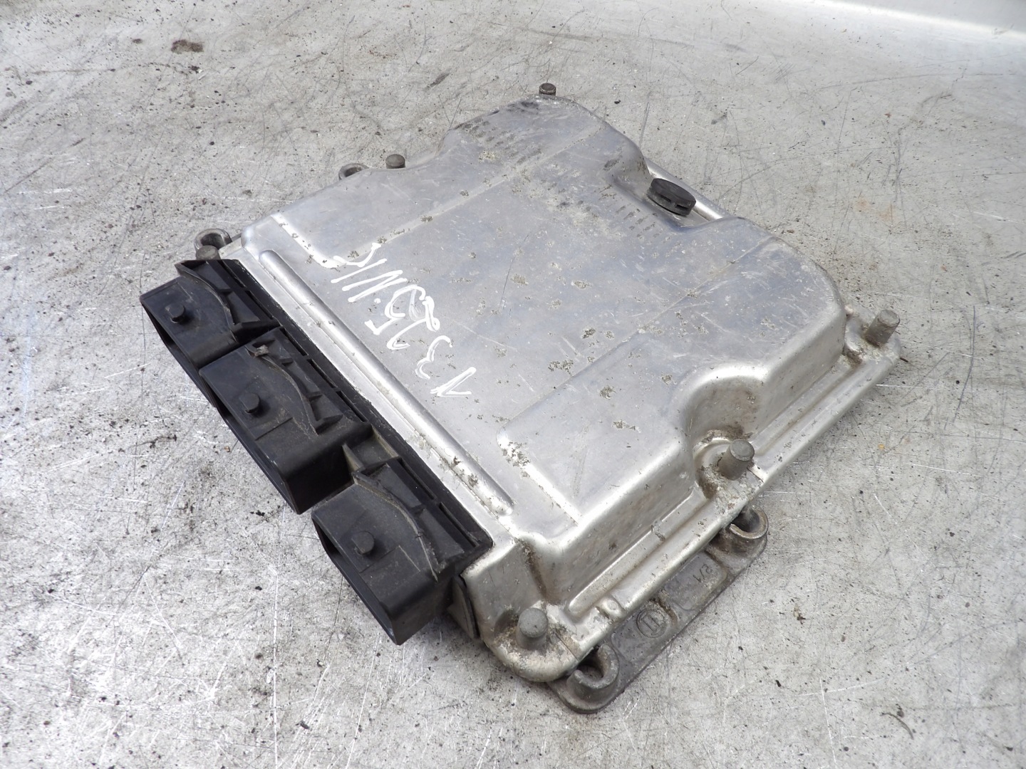 Citroen Xsara Picasso computer, control unit 0281011084 9647693180
