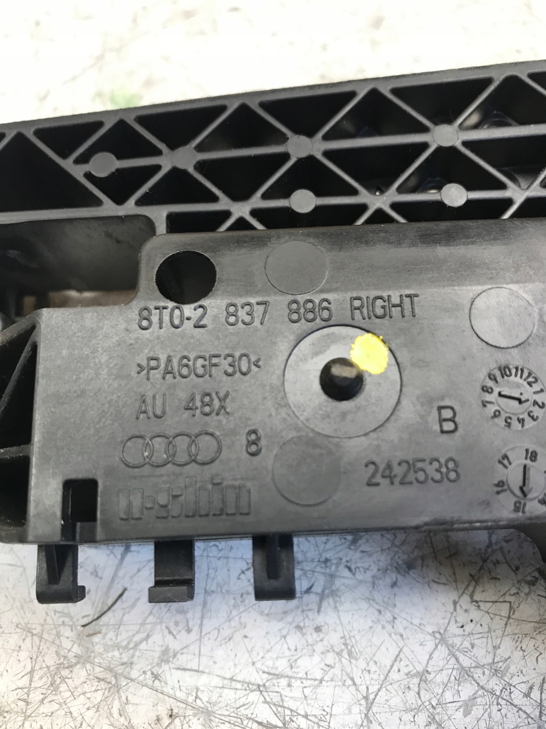 handle right front AUDI A4 B8 LIFT 8T0837886
