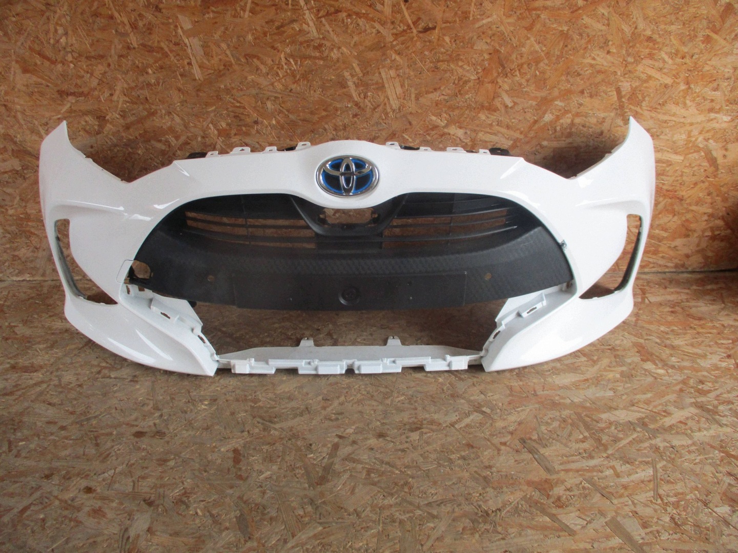 bumper front front TOYOTA YARIS IV