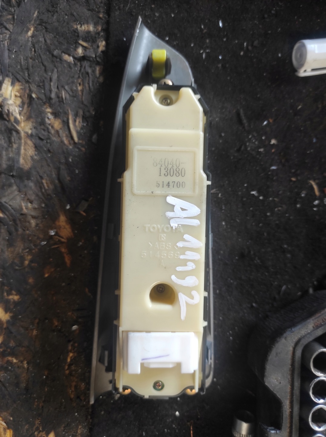 window control switch front KPL 84040-13080 Toyota Corolla Verso and (2001-2004)