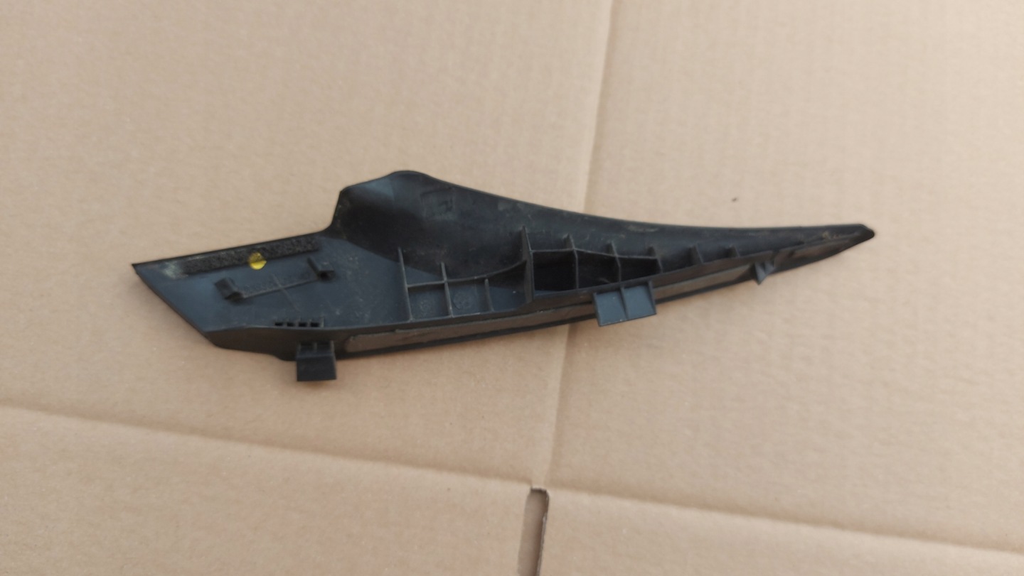 spoiler under the window right TOYOTA AURIS II 12-18