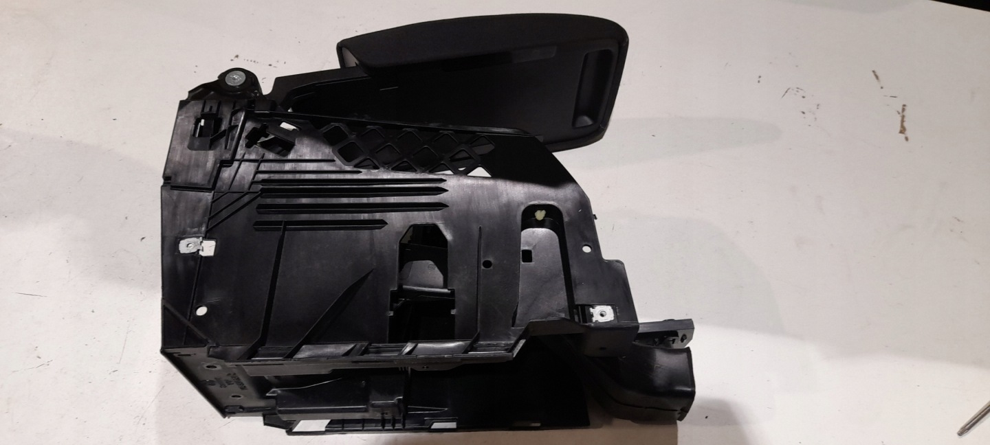 VOLKSWAGEN GOLF 6 VI bracciolo 1K5864251C
