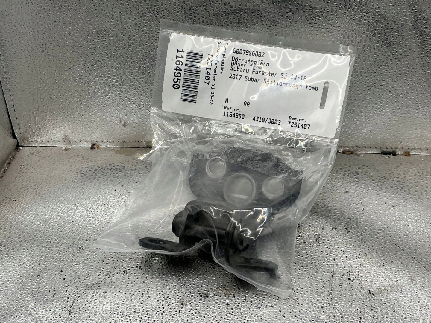 60079SG002 hinge door right front SUBARU FORESTER !J