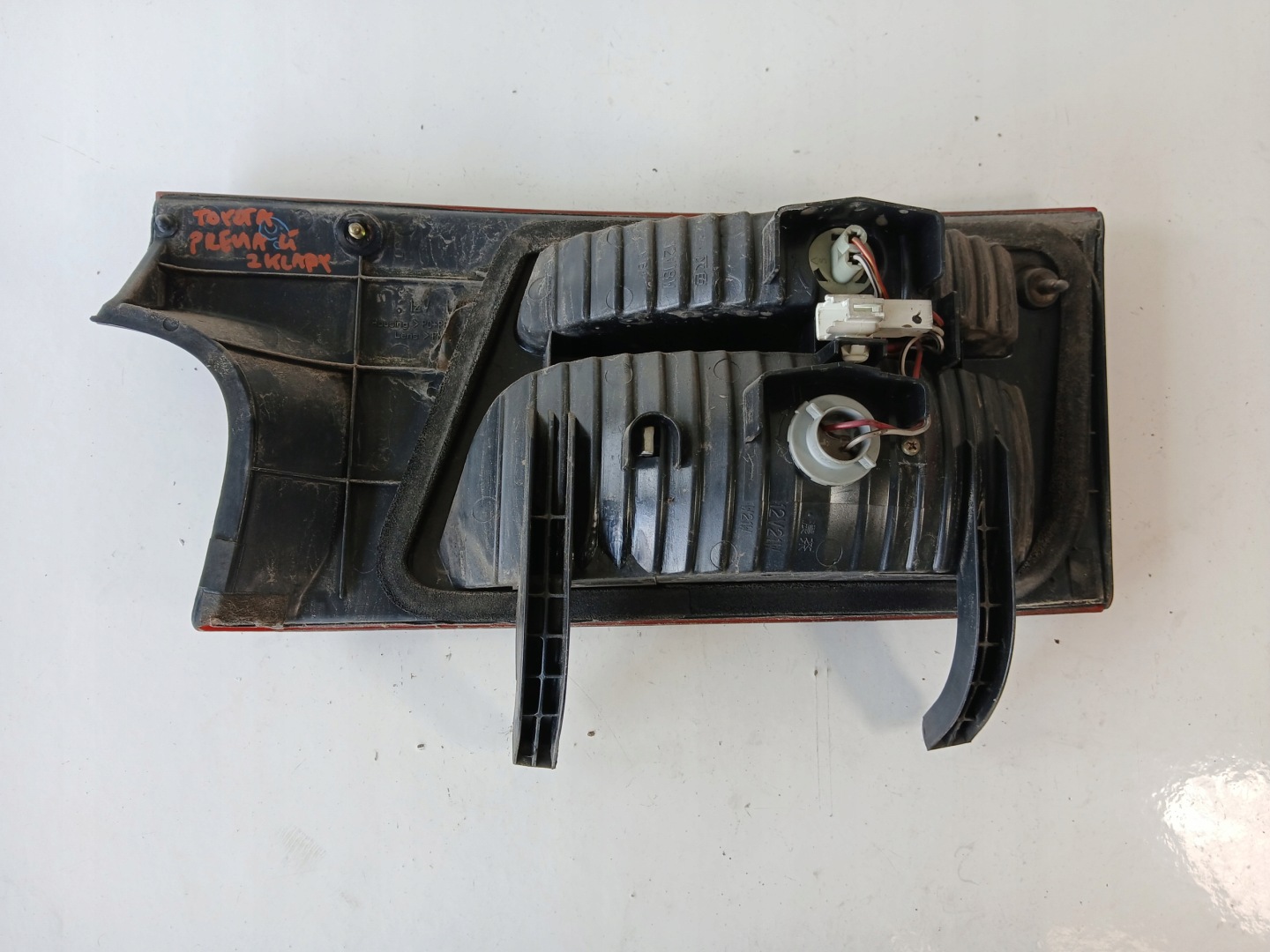 TOYOTA PREVIA II light left rear part trunk door