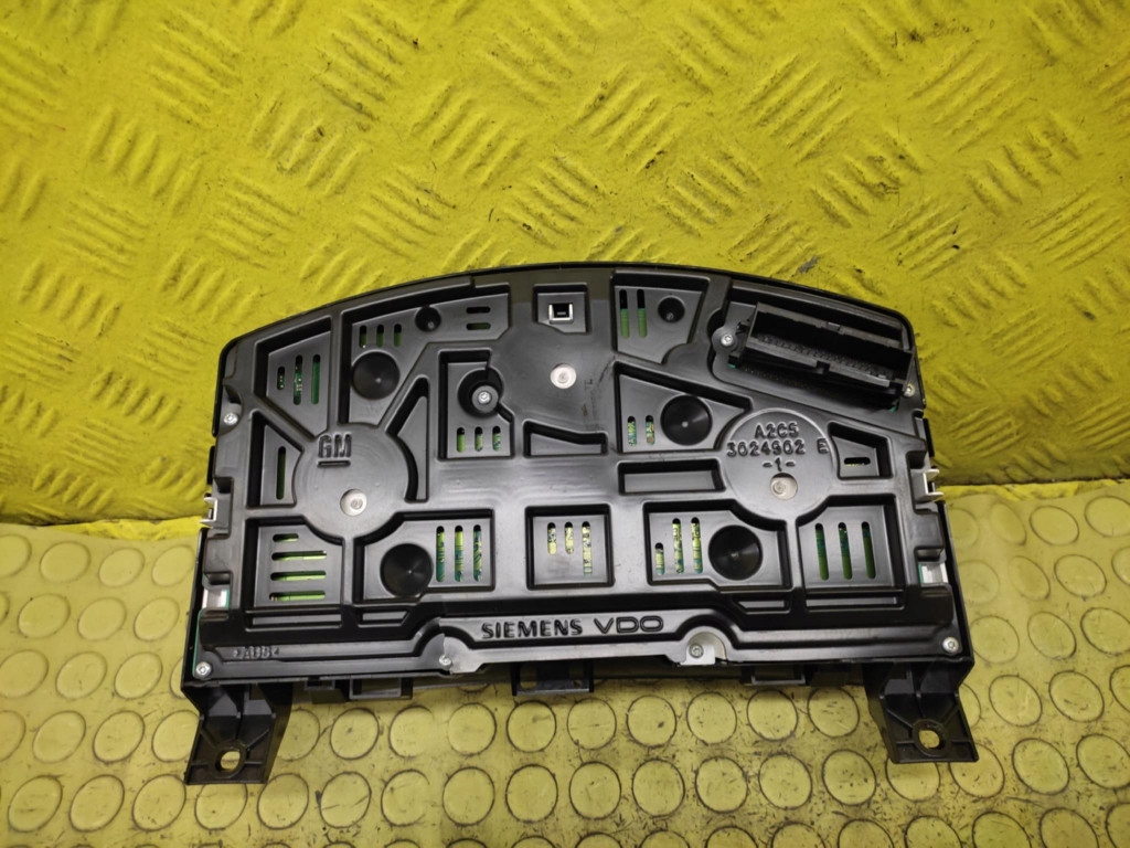 OPEL ZAFIRA B 1.8 dials 13216682
