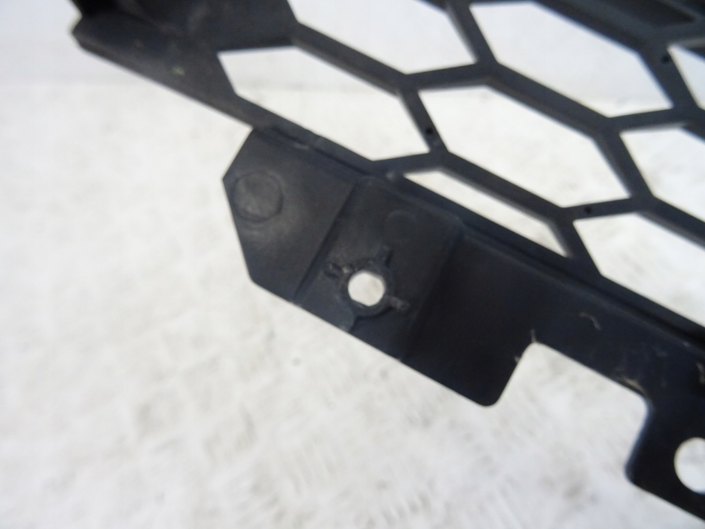 grid of a bumper front front central AUDI Q2 81A S-LINE 81A807647A