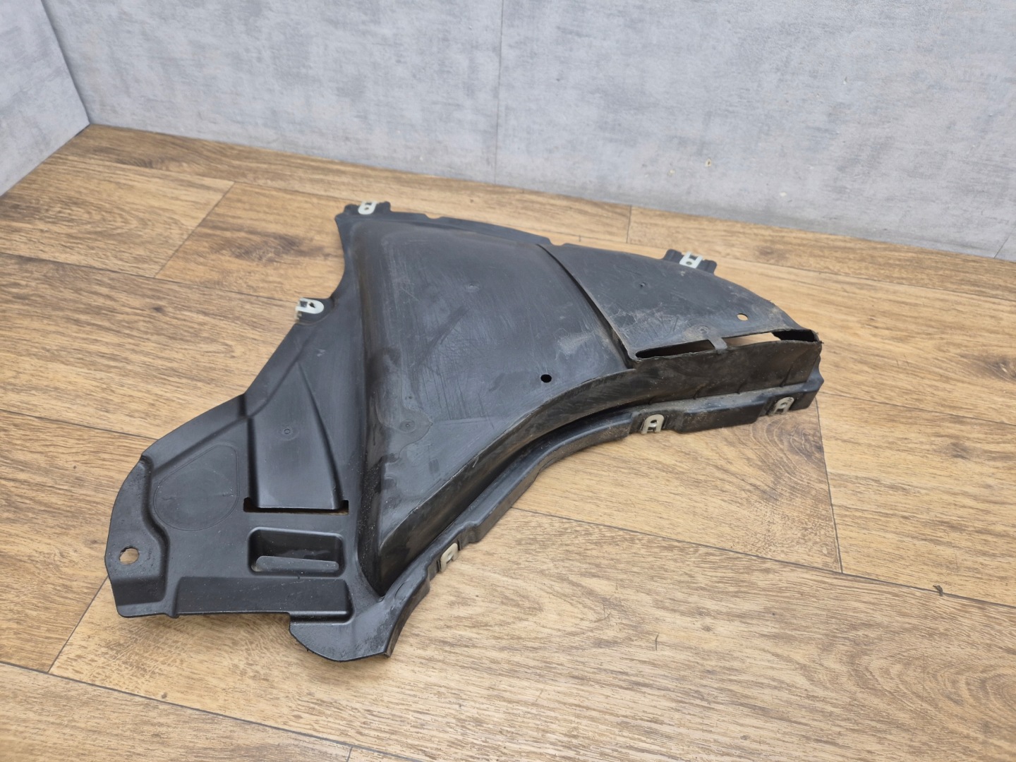 BMW 5 G30 G31 left TROJKAT mudguard cover lower front m-packet 8060031